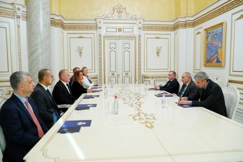 Prime Minister receives CEO of Siemens EDA