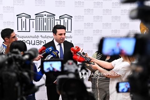 Alen Simonyan: “Se están llevando adelante debates muy activos sobre la firma del acuerdo de paz con Azerbaiyán”