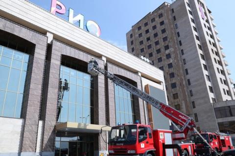 Пожар в ереванском торговом центре Rio Mall потушен
