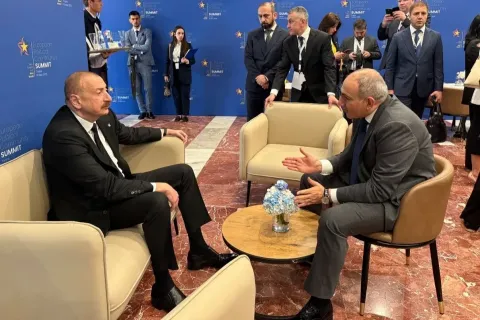 Le Premier ministre Nikol Pashinyan a rencontré le président azerbaïdjanais Ilham Aliyev à Tirana