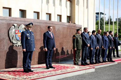Министр обороны Армении принял министра обороны и поддержки Вооруженных сил Ирана