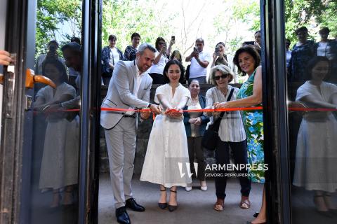 Inauguración de taller de papel con materias primas locales para restauración de manuscritos
